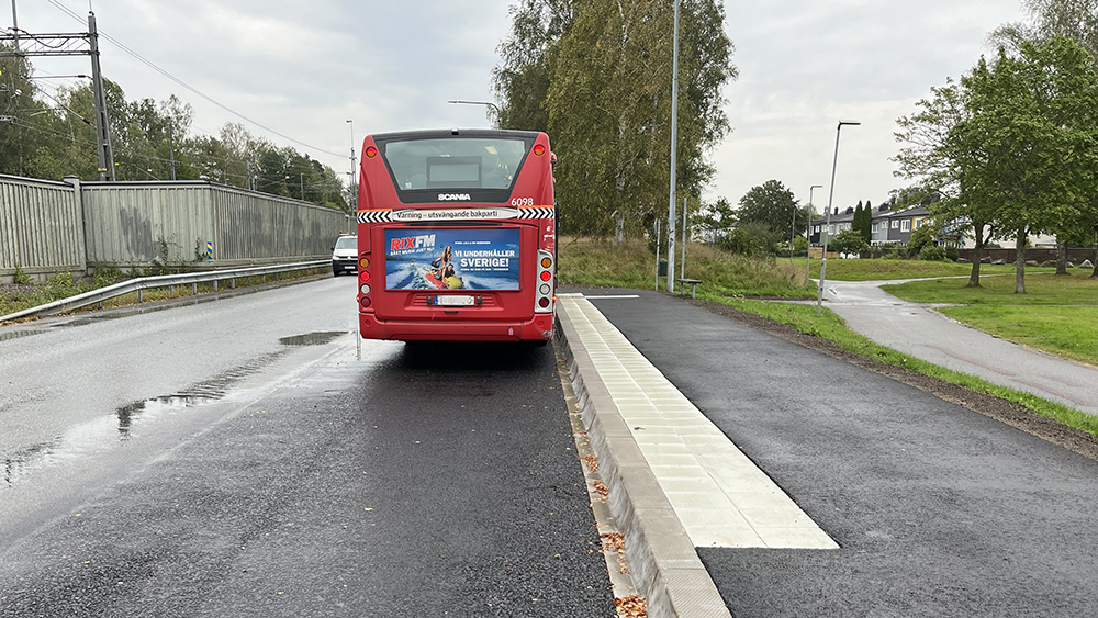 Buss på busshållsplats