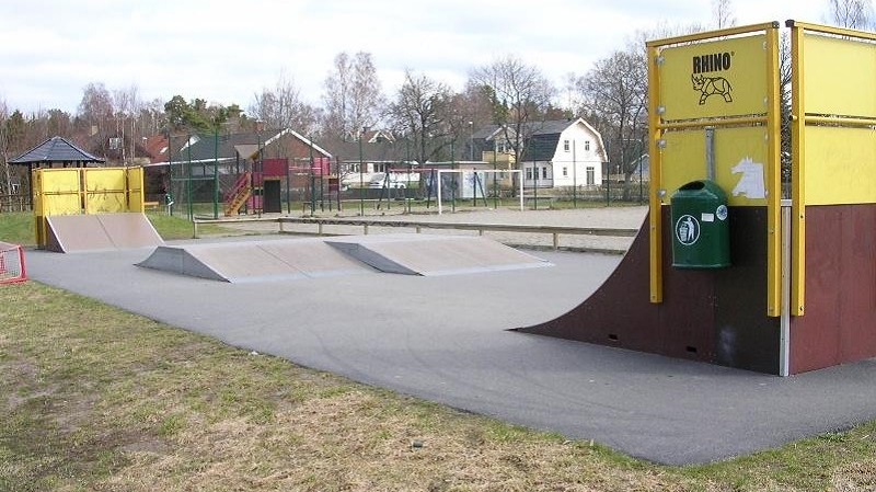 Klätterlek med rutschkana för barn mellan 1-12 år.