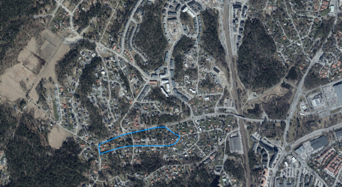 Flygfoto över platsen. Planområdet är markerat med  blått.